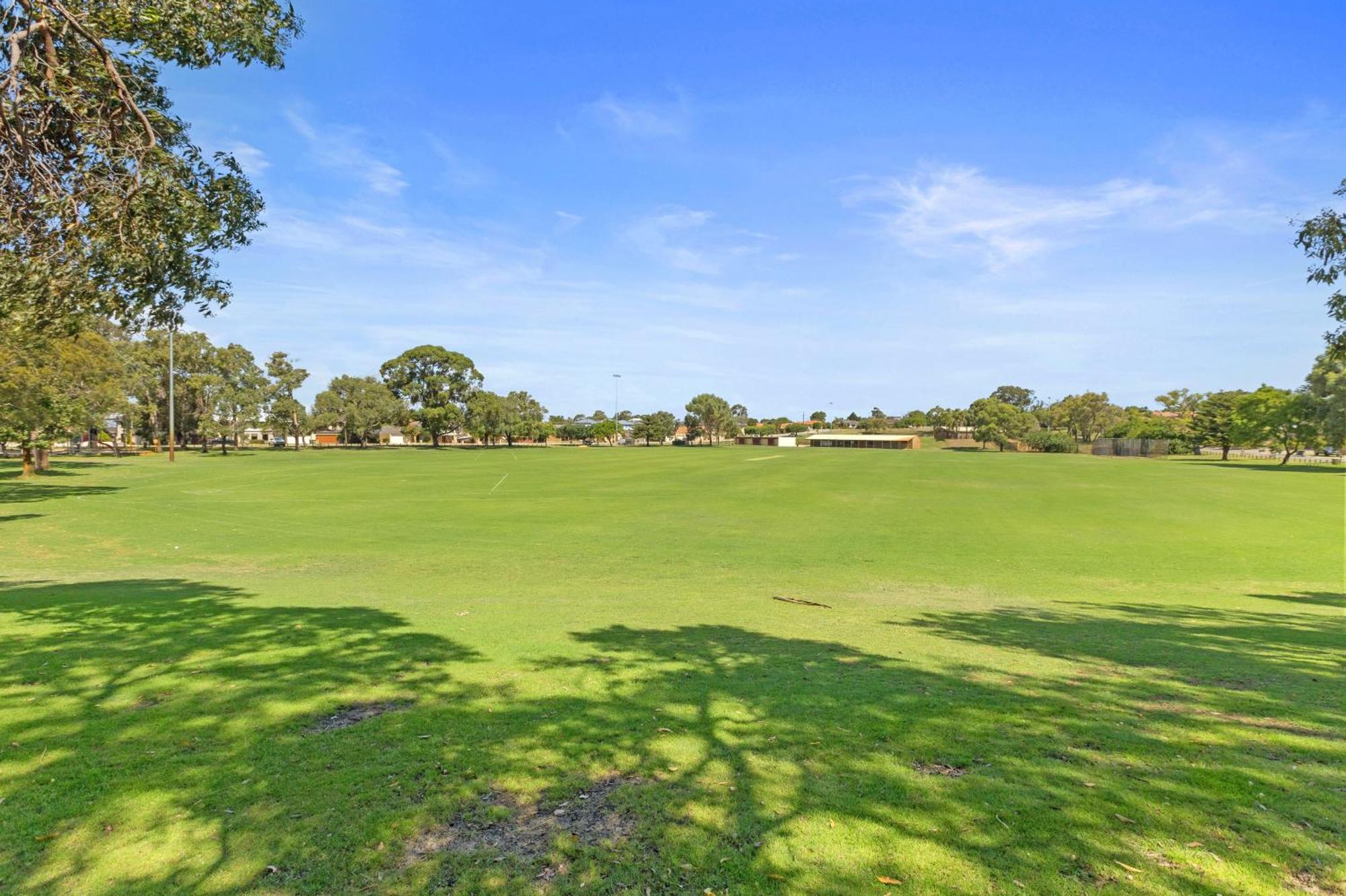 11 Secluded Shaw Family Innaloo * Perth